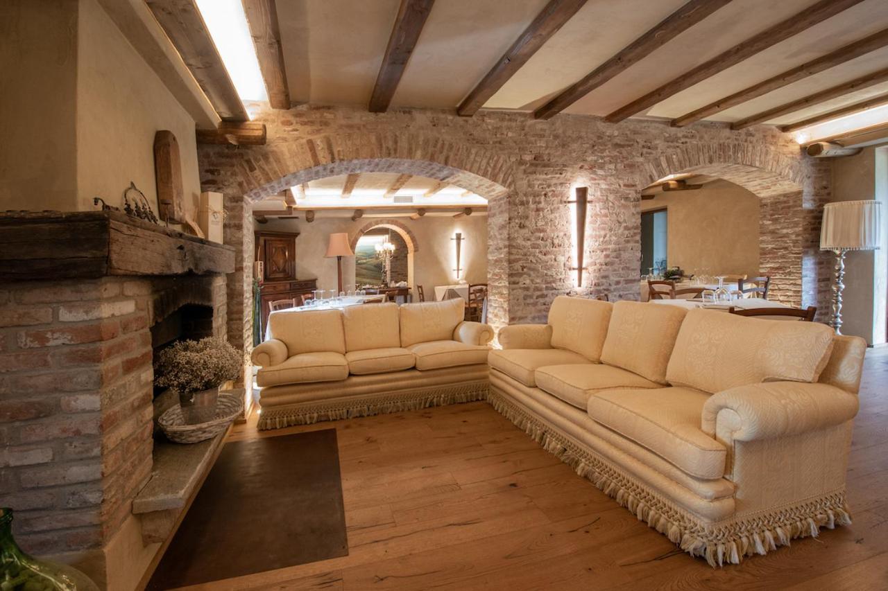 La Locanda Del Nocciolo โนเวลโล ภายนอก รูปภาพ