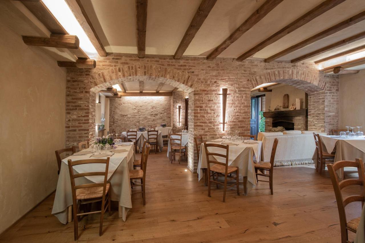 La Locanda Del Nocciolo โนเวลโล ภายนอก รูปภาพ