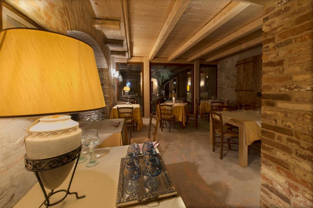 La Locanda Del Nocciolo โนเวลโล ภายนอก รูปภาพ